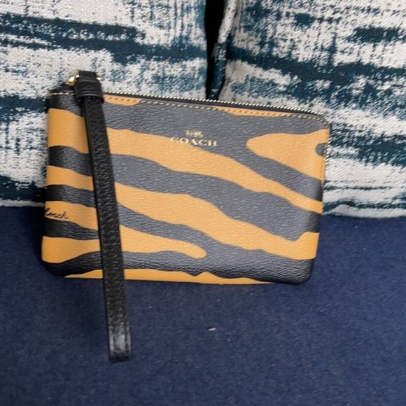 Coach Corner Zip Wristlet With Tiger Print Gold/Honey/Black Multi - Picture 8 of 16